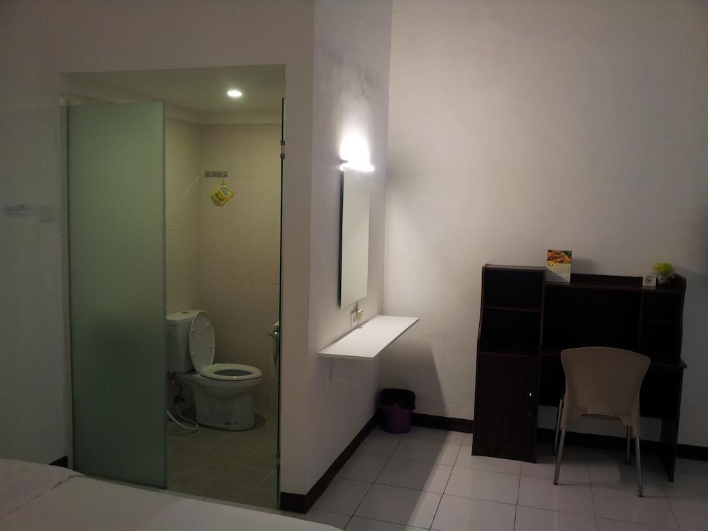 Loxy Inn Surabaya Room photo